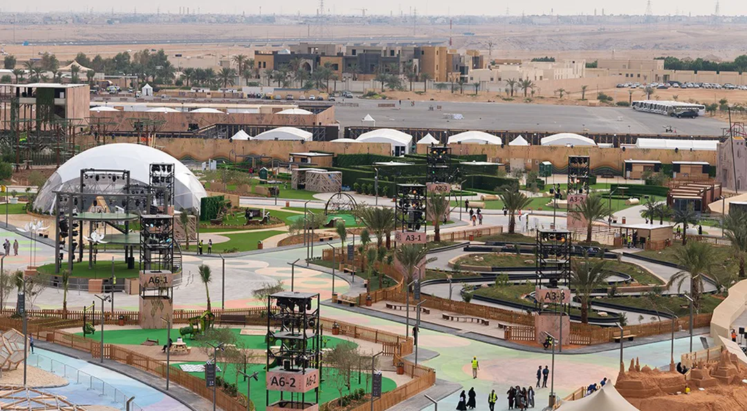 Large-scale event site infrastructure and temporary venue services